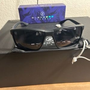Blenders Eyewear Black